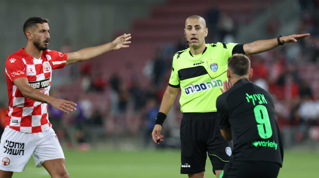 שופט הכדורגל לירן ליאני (צילום: דני מרון)
