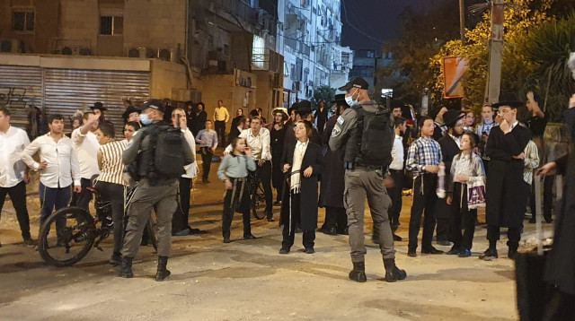 מחאה ברחוב בר אילן בירושלים (צילום: דוברות המשטרה)