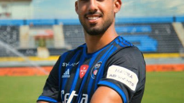 יונתן כהן במדי פיזה (צילום: אתר רשמי, מתוך האתר הרשמי של פיזה)