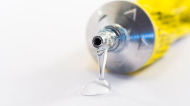 דבק מגע, אילוסטרציה (צילום: Getty images)