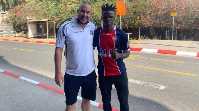 לוואגה קיזיטו שחקן הפועל נוף הגליל עם שרון סויסה (צילום: אתר רשמי, הפועל נוף הגליל)