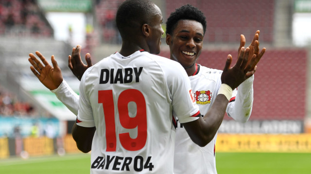 ג'רמי פרימפונג שחקן באייר לברקוזן עם מוסא דיאבי (צילום: GettyImages, Andreas Schaad)