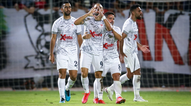 רז שטיין שחקן בני סכנין (צילום: מאור אלקסלסי)