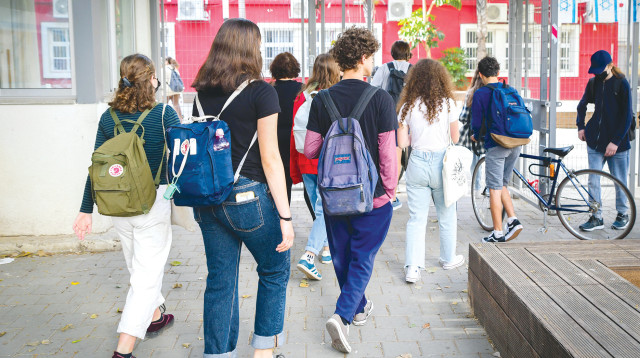 חוזרים ללימודים (צילום: אבשלום ששוני)