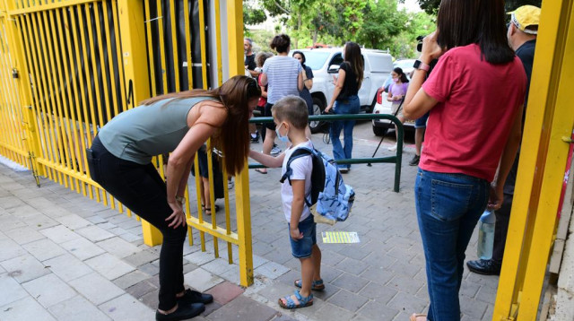 פתיחת שנת הלימודים בבית ספר בתל אביב (צילום: אבשלום ששוני)