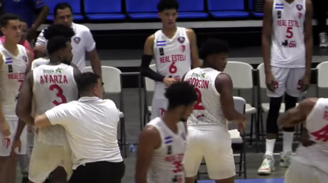 גלן רייס ג'וניור מעורב בקטטה במשחק בניקרגואה (צילום: צילום מסך, צילום מסך)