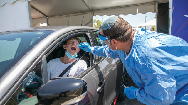 בדיקת קורונה (צילום: יוסי אלוני, פלאש 90)