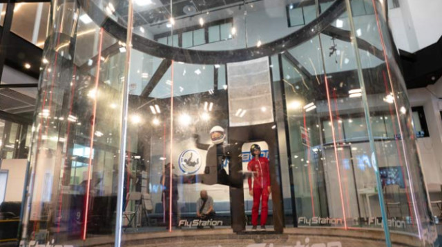 פויוקי קונו עושה פעלולי צניחה (צילום: Guinness World Records)