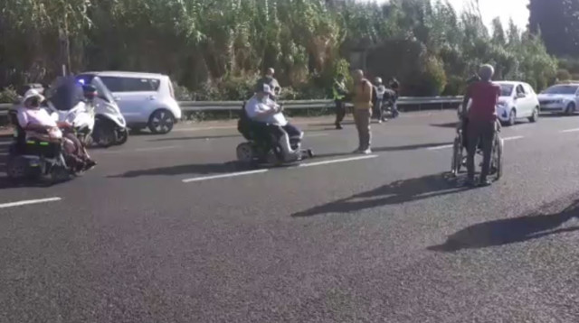 מחאת הנכים  (צילום: הנכים הופכים לפנתרים)