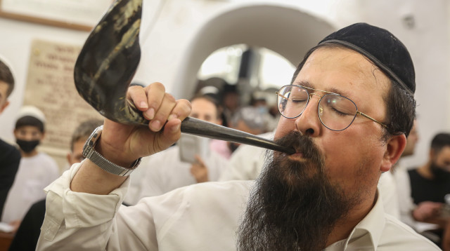 תקיעת שופר (צילום: דוד כהן, פלאש 90)