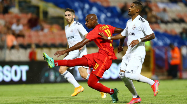 אור אינברום שחקן מ.ס. אשדוד מול קרבאח (צילום: לירון מולדובן)