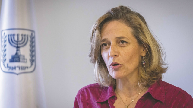 מלכת בריאות הציבור (צילום: יונתן זינדל, פלאש 90)