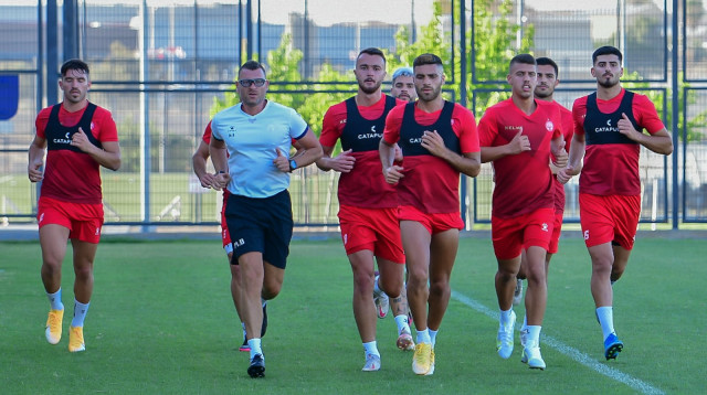 שחקני הפועל באר שבע באימון, משמאל אביב סולומון (צילום: אתר רשמי, הפועל באר שבע)