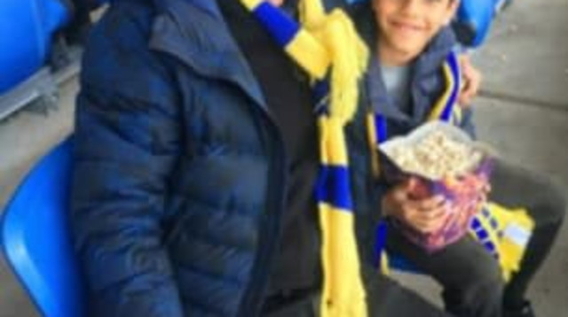 אורי סלימאן עם הנכד במשחק כדורגל (צילום: באדיבות המצולמים)