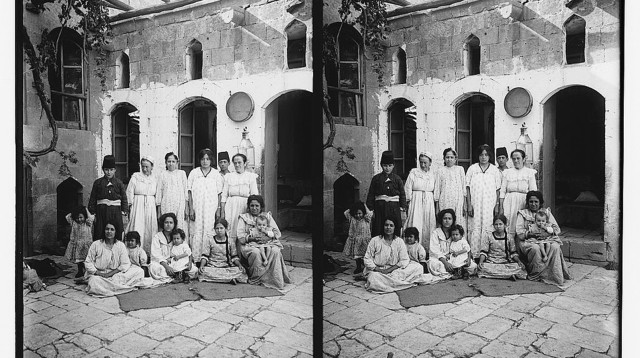 משפחה יהודית בחלב  (צילום: Library of Congress)