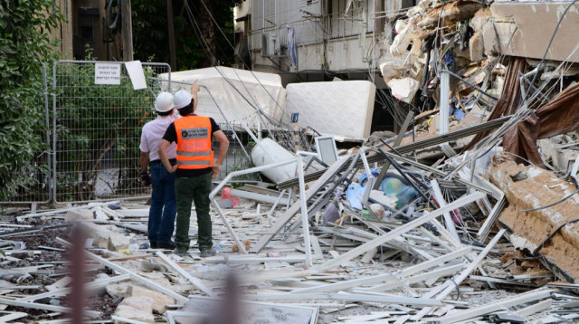 הבניין שקרס בחולון (צילום: אבשלום ששוני)