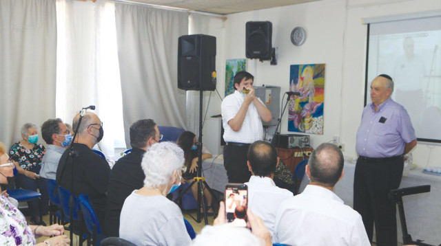 התקיעה בשופר (צילום: אולפני רחובות)