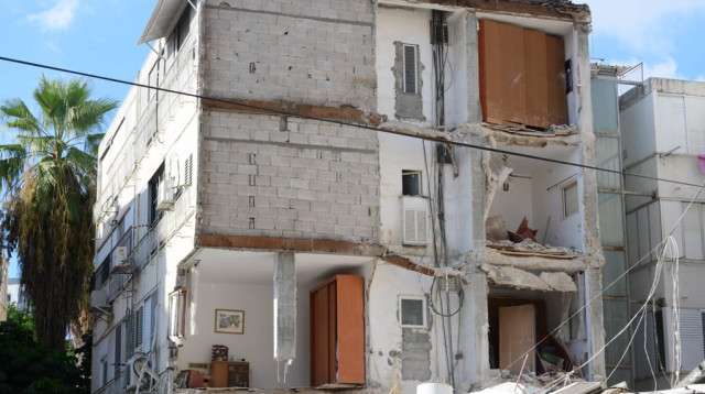 הבניין שקרס בחולון (צילום: אבשלום ששוני)