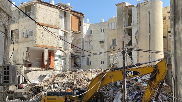 הבניין שקרס בחולון (צילום: אבשלום ששוני)