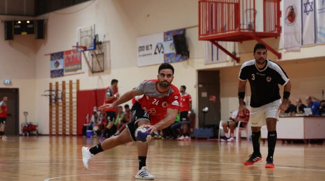 עמית סטלמן שחקן הפועל אשדוד כדוריד (צילום: אתר רשמי, משה דהן, הפועל אשדוד)