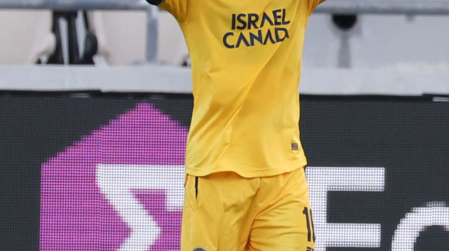 גבי קניקובסקי שחקן מכבי תל אביב חוגג שער (צילום: דני מרון)