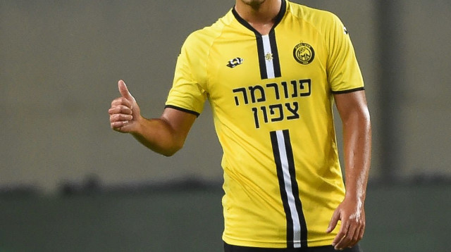 יניב מזרחי שחקן מכבי נתניה (צילום: ברני ארדוב)