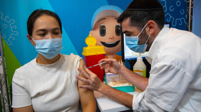 חיסון (צילום: אוליבייה פיטוסי, פלאש 90)