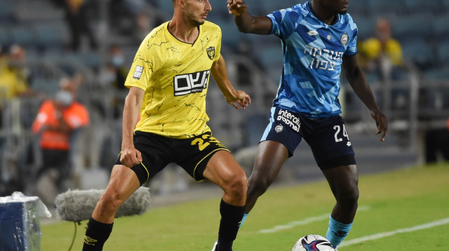 תמיר עדי בית"ר ירושלים מול מכבי נתניה (צילום: ברני ארדוב)