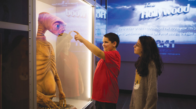 אי טי מקיא בפה (צילום: רוני כנעני)