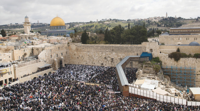 ברכת הכהנים בכותל  (צילום: יונתן זינדל, פלאש 90)