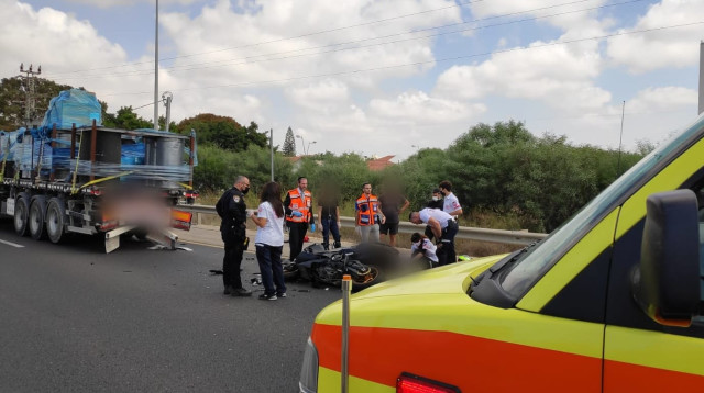 אמבולנס מד"א בזירה (צילום: תיעוד מבצעי מד"א)