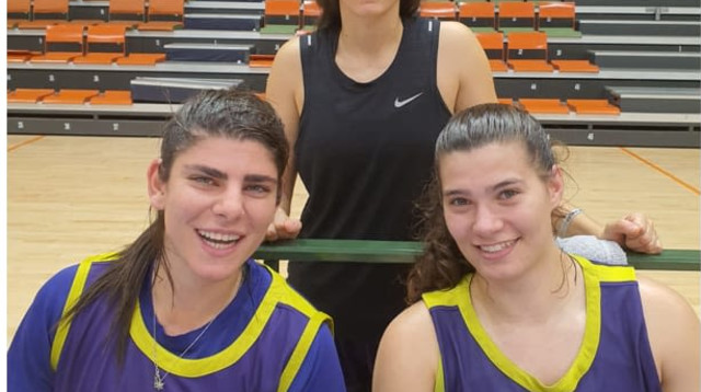 שחקניות אליצור חולון בכדורסל (צילום: אתר רשמי, אליצור חולון)