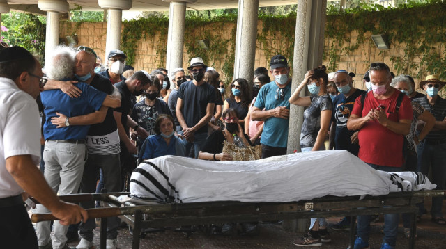 גרי אקשטיין מובא למנוחות (צילום: ראובן קסטרו)