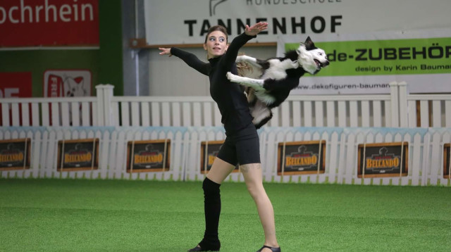 רוני ופסח כובשים את הרחבה (צילום: Caroline Schunk)