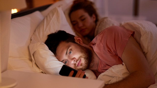 כך תוכלו לדעת מה בני הזוג עושים בנייד, אילוסטרציה (צילום: ingimage ASAP)