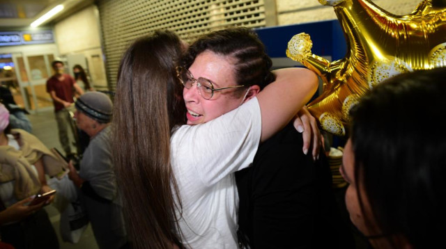 הודיה מונסונגו נוחתת בישראל (צילום: אבשלום ששוני)