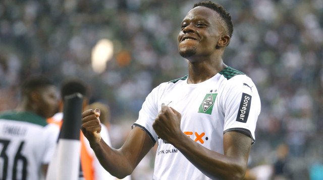 דניס זקאריה שחקן בורוסיה מנשנגלדבאך (צילום: רויטרס)