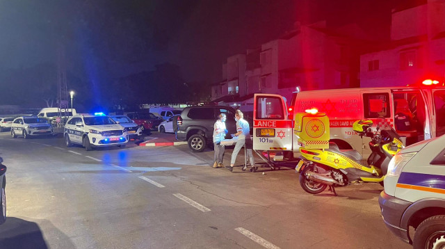 זירת האירוע בקרית עקרון (צילום: תיעוד מבצעי מד"א)