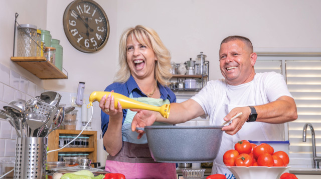 איתן כבל ואחותו חגית מדמון (צילום: יוסי אלוני)