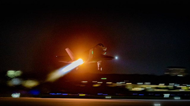 מטוס F-35 "אדיר" ממריא מארה"ב ארצה (צילום: לוקהיד מרטין)