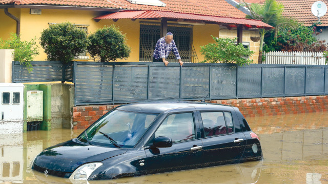 הצפות באשקלון צילום אדי ישראל פלאש90 (1) (צילום: אדי ישראל, פלאש 90)