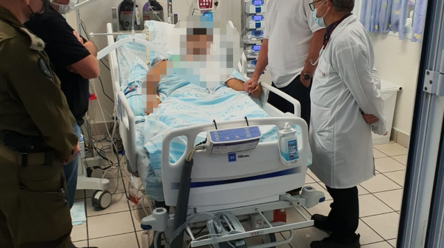 בני גנץ ביקר את הקצין והלוחם מדובדבן (צילום: תקשורת שר הביטחון)