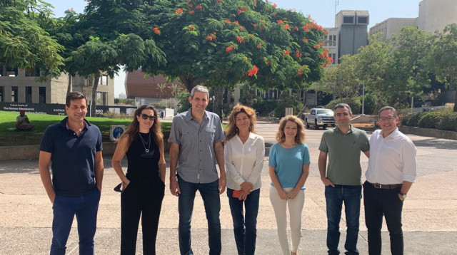 בתמונה מימין לשמאל: עמוס אלעד, אודי דנינו, קרן שקד, סיגלית בן חיון, דן כרמון, יעל רגב ותומר בלושטיין (צילום: יח"צ ארגון בוגרות ובוגרי אוניברסיטת תל אביב)