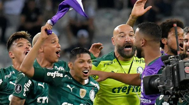 שחקני פלמייראס חוגגים (צילום: WASHINGTON ALVES / Contributor)