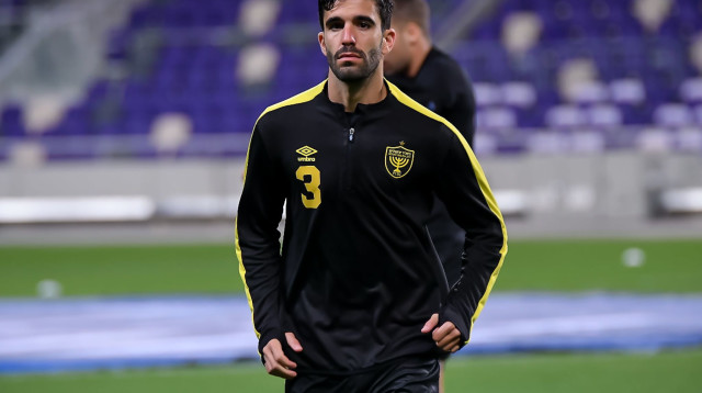 אורן ביטון שחקן בית"ר ירושלים בחימום (צילום: אריאל שלום)