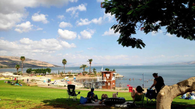 מזג אוויר שמשי בכנרת (צילום: טלי בר, איגוד ערים כינרת)
