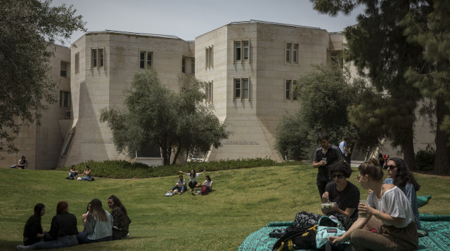 סטודנטים (למצולמים אין קשר לנאמר בכתבה) (צילום: אוליבייה פיטוסי, פלאש 90)