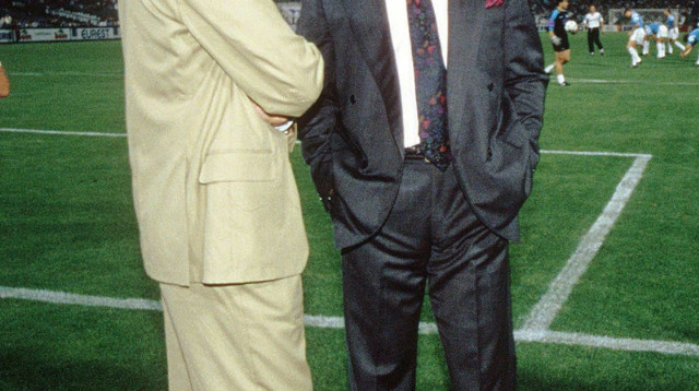 ברנאר טאפי עם פרנץ בקנבאואר ב-1990 לאחר החתימה של הקייזר במארסיי (צילום: GettyImages, Bongarts)