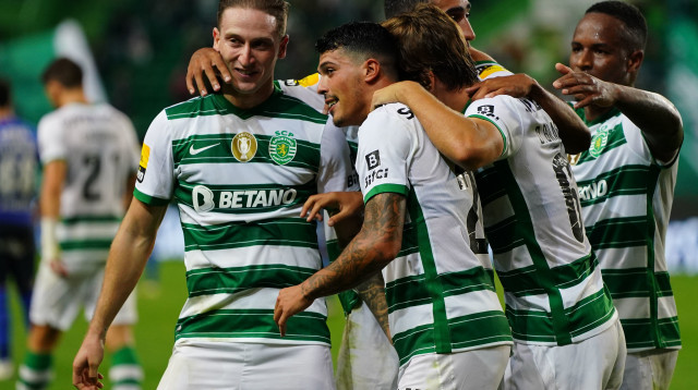 שחקני ספורטינג ליסבון חוגגים (צילום: Gualter Fatia/Getty Images)