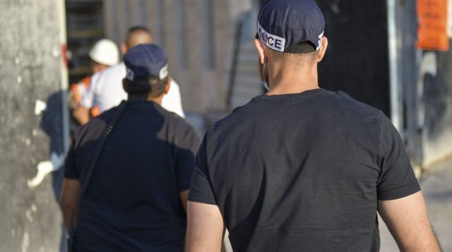 כוחות המשטרה באתר בנייה (צילום: דוברות המשטרה)